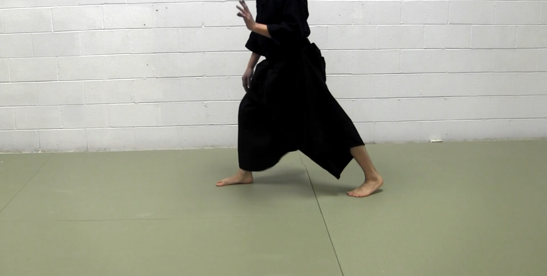 kendo footwork, suriashi