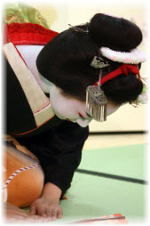 maiko bowing, maiko bows, Japanese culture