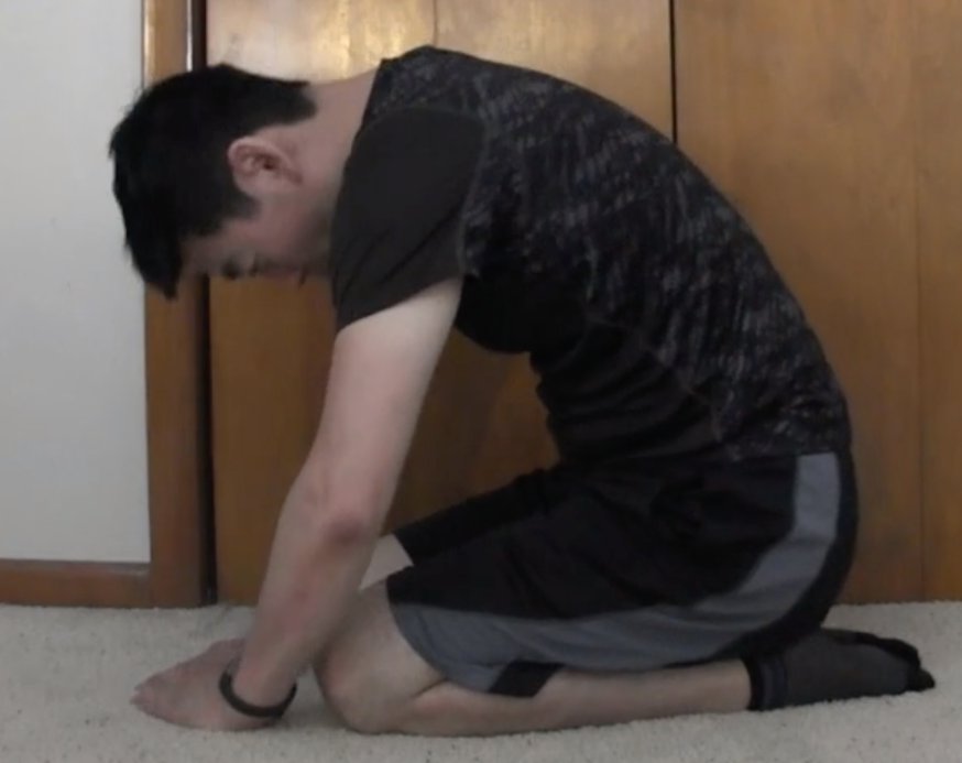 Figure 5: Bad Example. Rolled shoulders/back